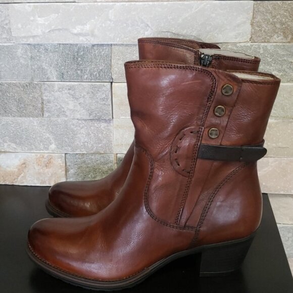 Clarks Women's Maymie Skye Boot (H108-20) - Picture 6 of 9